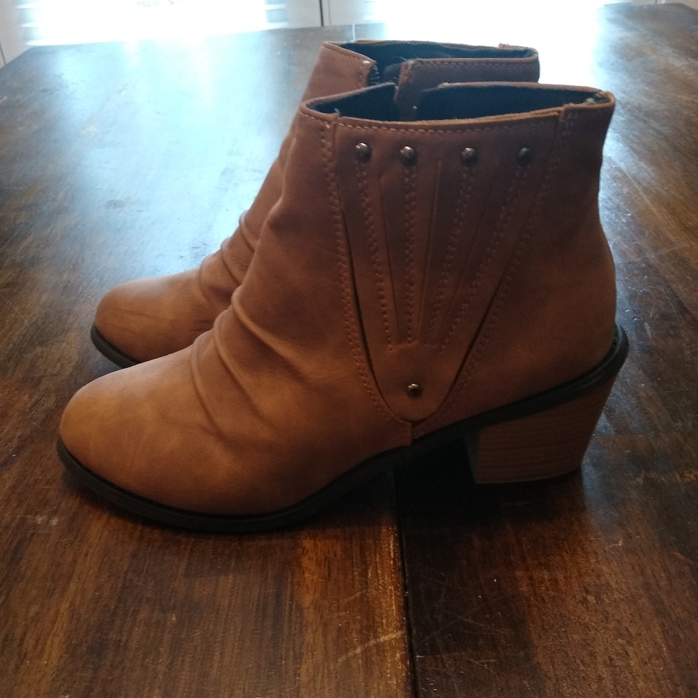 Ladies booties size 8